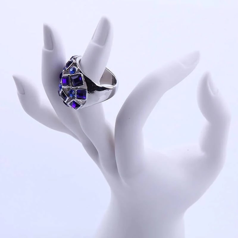 White hand ring display | Ahoa